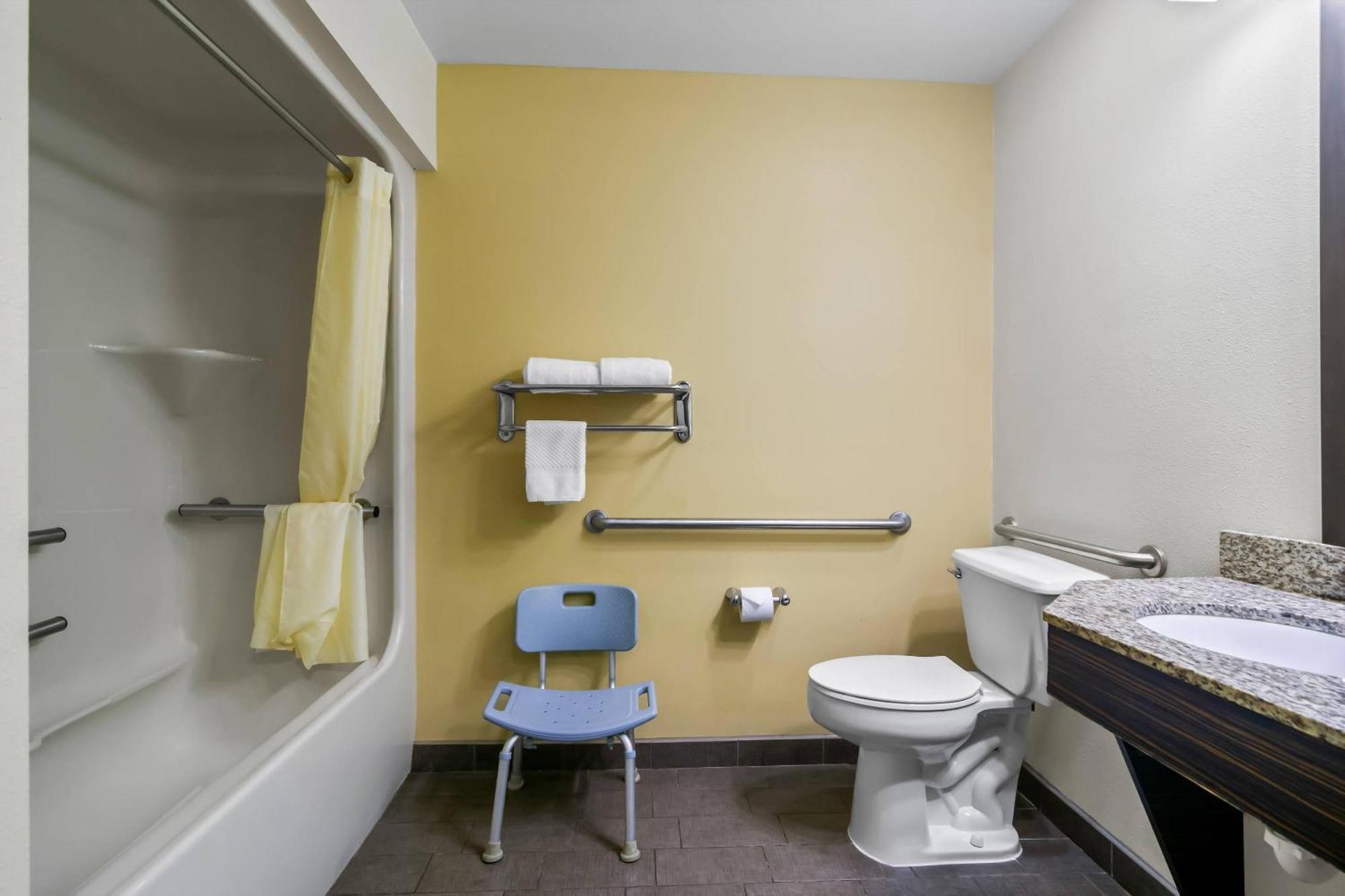 Queen Room - Accessible/Non-Smoking,1742821693:JPEG